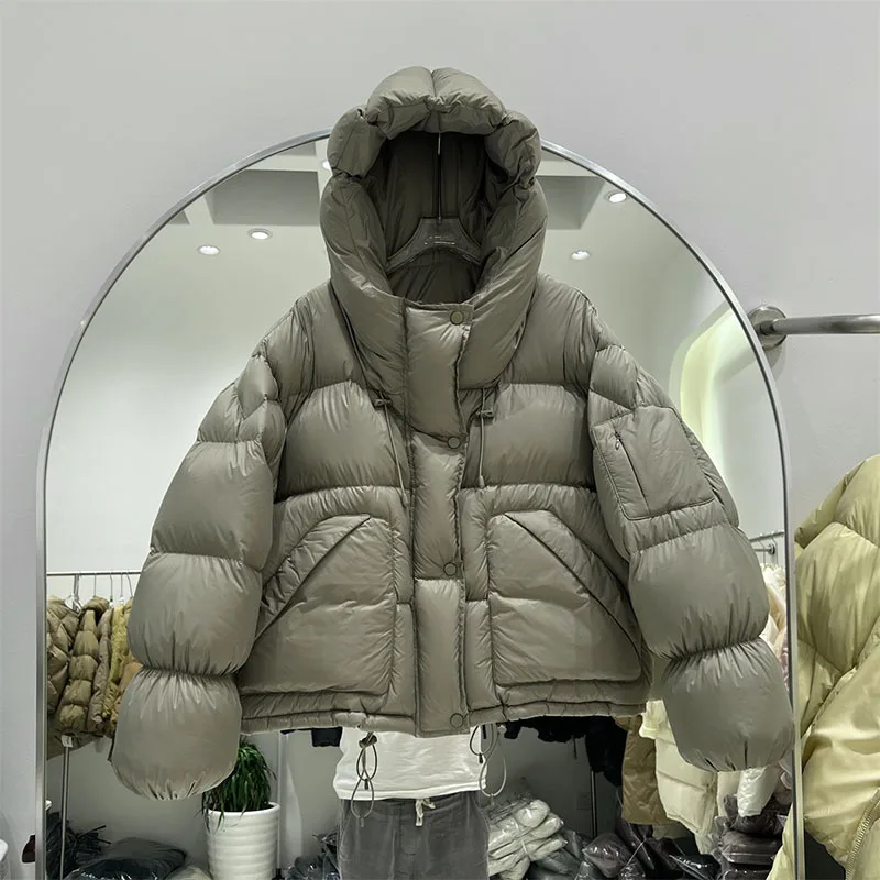 2023 Winter neue ultra kurze Daunen mantel Frauen Blütenknospe Kapuze verdickt lose leichte flauschige 90 weiße Ente Daunen mantel Flut