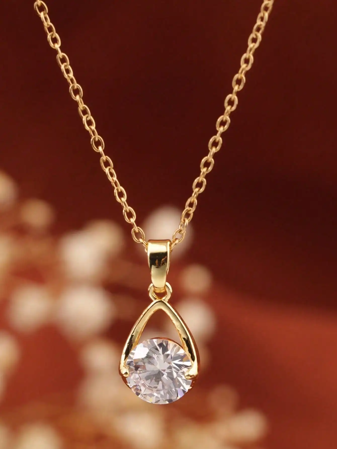 1 Piece European and American Style Teardrop-Shaped Pendant Necklace with Rhinestones, 18K Gold Stainless Steel Women's Clavicle Chain, Fashionable and Versatile, Trendy Light Luxury, Suitable for Women's Daily Wear, Gift for Girlfriend, Gift for Wife, Social Gift-Giving