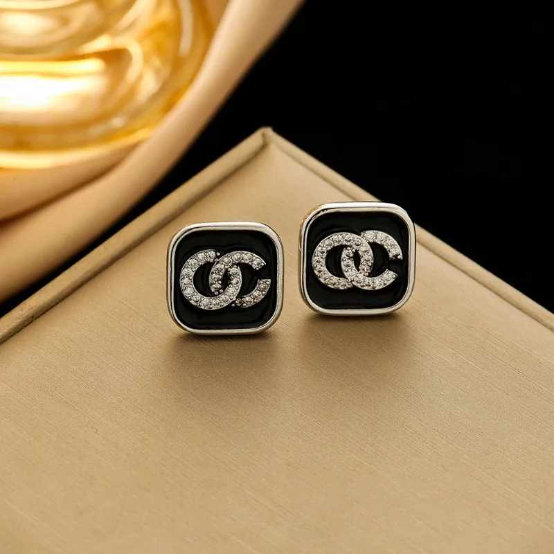 

The 2025 new trendy DIY accessory The electroplated necklace and pearl set exudes a sense of fashion and sophistication 4212