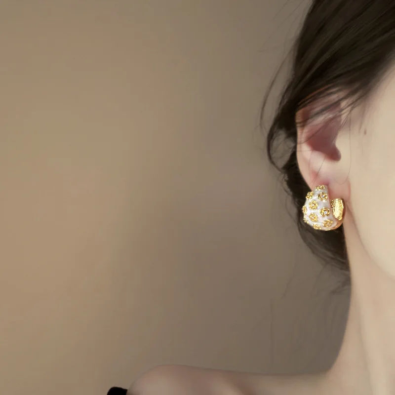 2026 New Retro Blue/White Rose Flower Paved Hoop Earrings for Women Elegant Drip Oil Flower Earrings Fashion Jewelry Party Gift