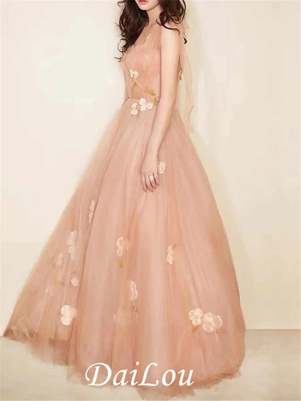 A-Line Floral Puffy พรหมชุดราตรีอย่างเป็นทางการ V คอความยาวชั้น Tulle กับโบว์ (S) Appliques