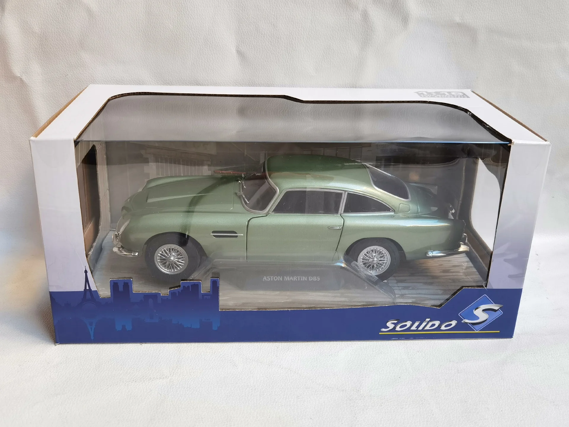 

Литая под давлением модель автомобиля из сплава SOLIDO в масштабе 1/18 ASTON MARTIN DB5 Aston Martin 52, модель автомобиля