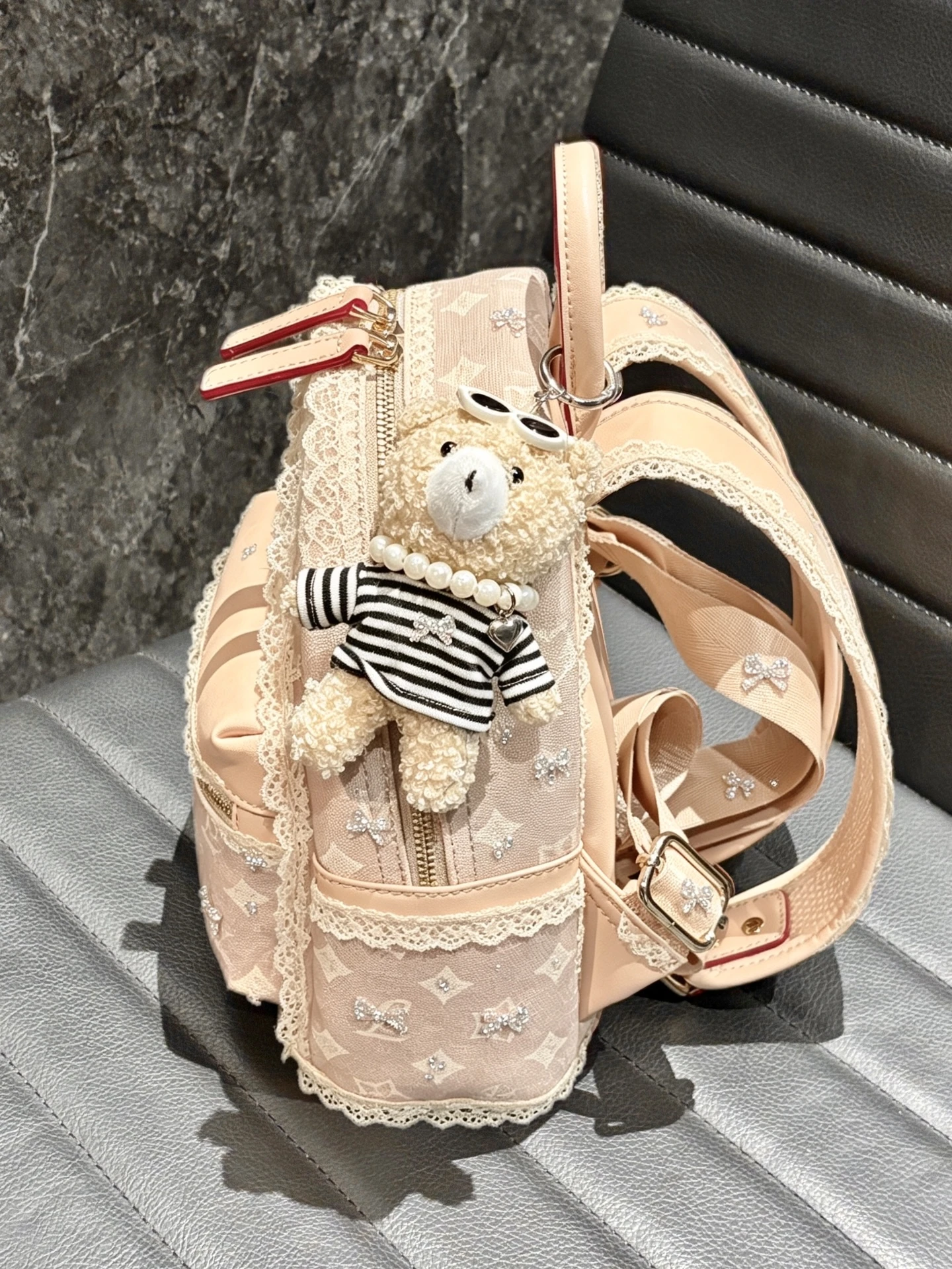 sac-a-dos-pour-femme-mack-jennifer-tendance-avec-pendentif-ours-sac-de-travail-sac-a-bandouliere-pour-etudiante-style-decontracte-sac-en-cuir-souple