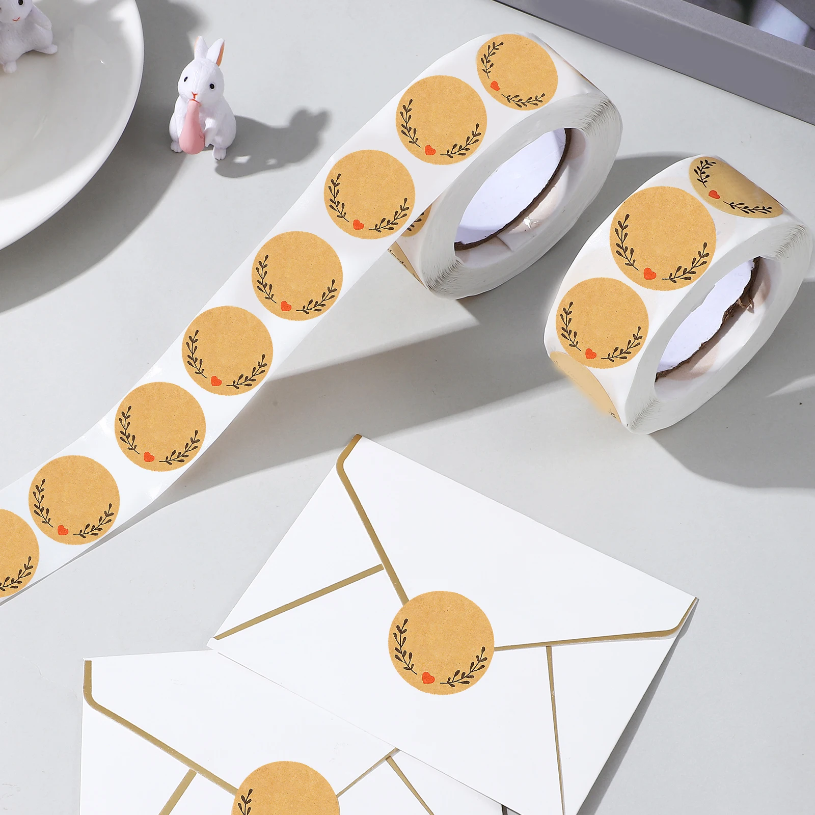 

2pcs 2 Rolls Round Sealing Stickers Decorative Packaging Seals For Baking Bags Cake Boxes Self-Adhesive Kraft Pattern