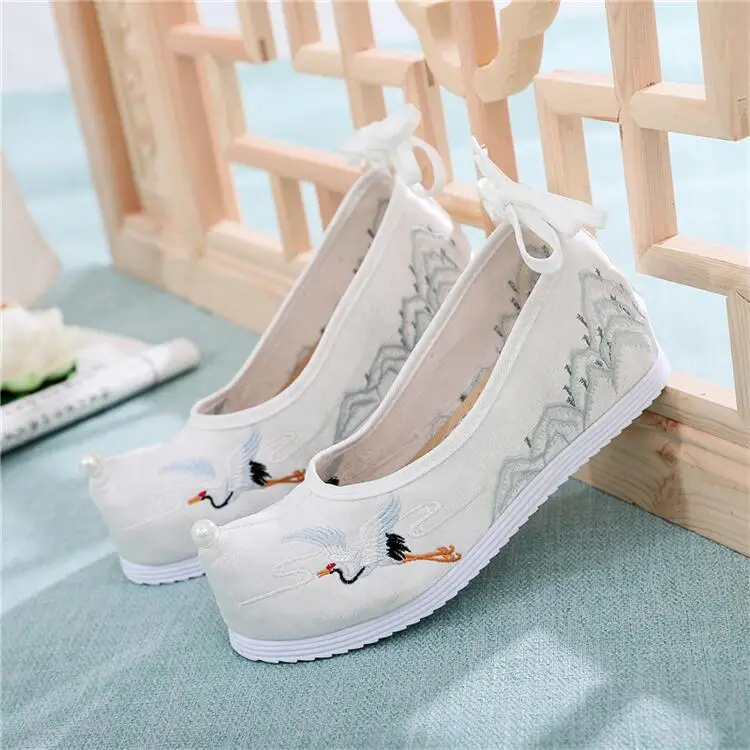 Woman Vintage Flowers Embroidery Flat Shoes Women Chinese Style Traditional Ancient Old Peking Hanfu Retro Pumps