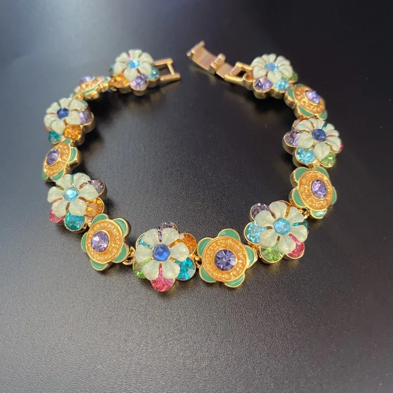 

Vintage Brass Fresh Colored Enamel Glaze Inlaid With Diamonds, Green Flower Bracelet, Wristband