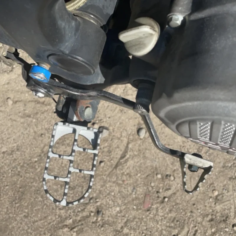 Universal Fit Aluminum Alloy Off-Road Foot Pegs for Huayang, BSE, CQR, Hailing, PW50 Dirt Bike - Aftermarket Replacement Part