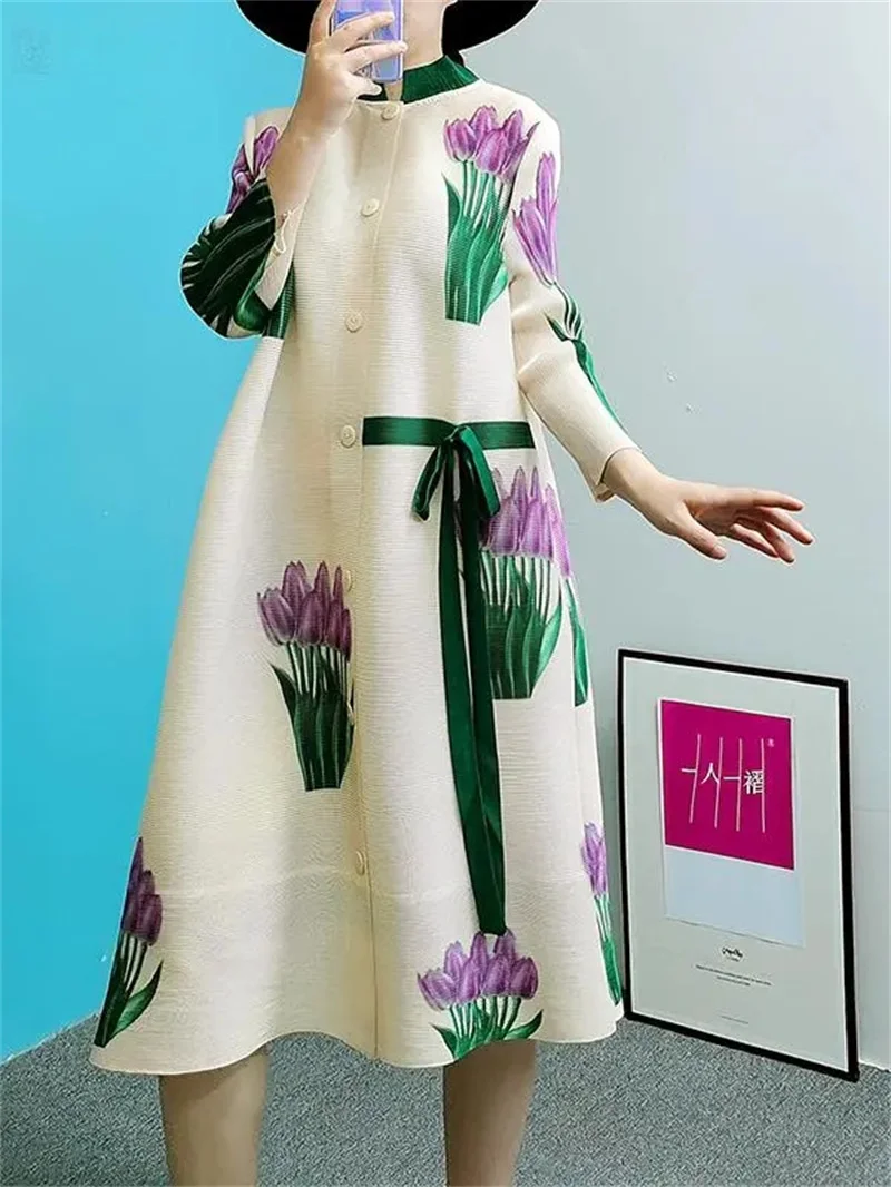 เสื้อโค้ททรงหลวมพิมพ์ลายสไตล์ลำลอง แบรนด์มิยาเกะ แบบมีปกตั้ง ติดกระดุมแถวเดียว รุ่นใหม่ประจำฤดูใบไม้ผลิและฤดูใบไม้ร่วงปี 2026