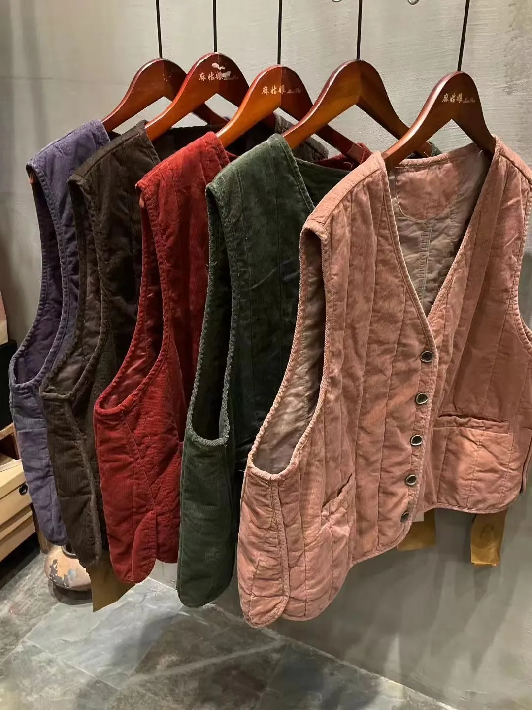 

Women's V-ne Corduroy Vest Warm Stitching Proc Retro Waed Winter Faion Commute Sle Regular Length Single Button