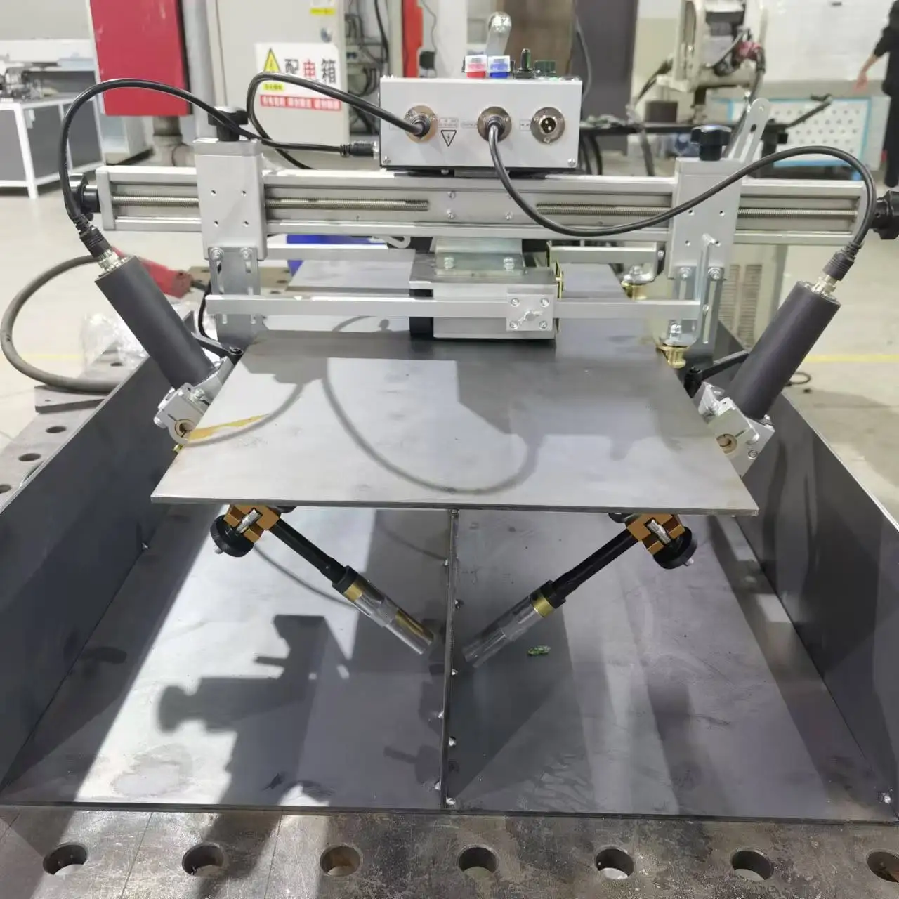 Hot Selling Automated Welding Carriage With Oscillation Industrial Welding Robot Equipment Welding Tractor For Box Beams