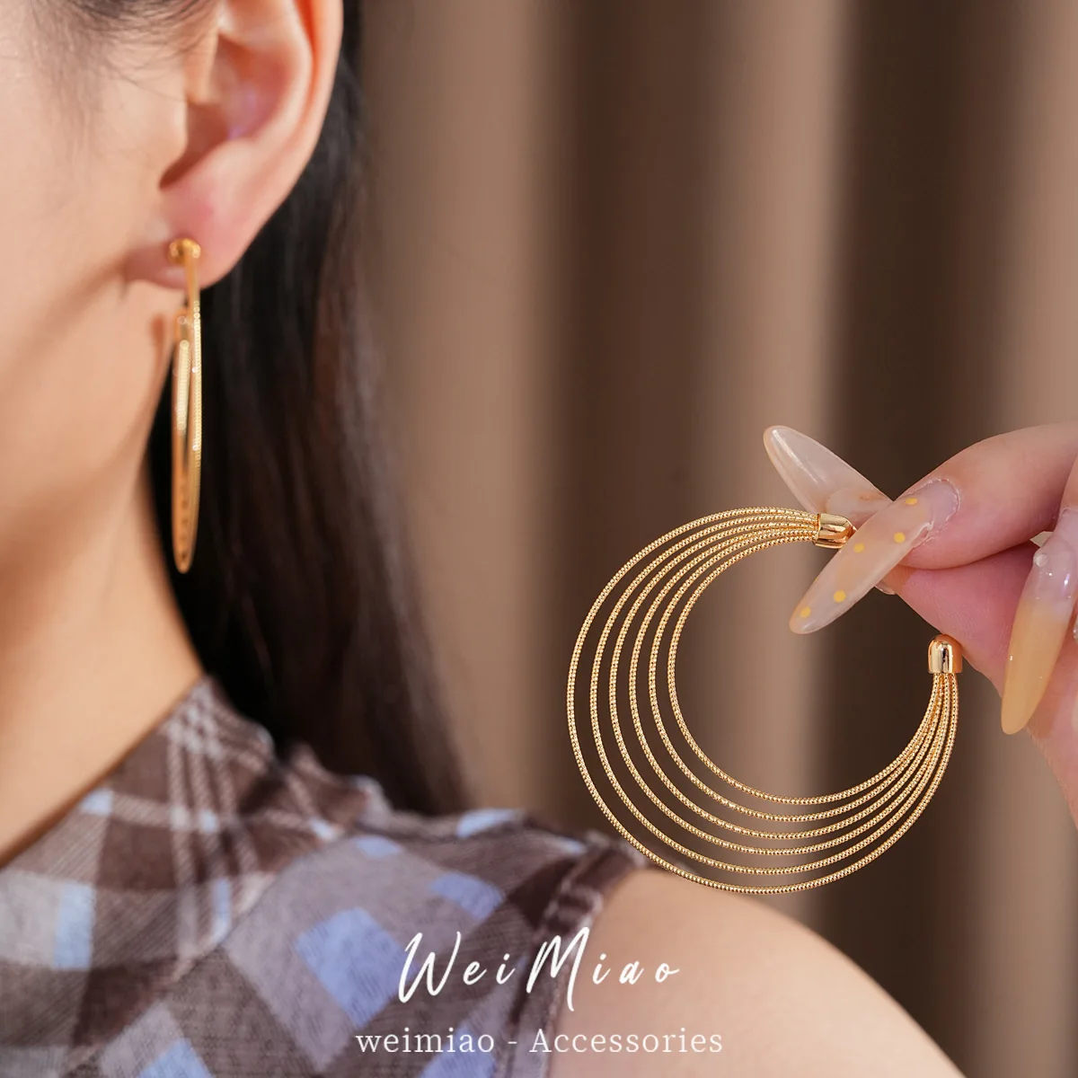 Multi Layer Curved Wire Hoop Earrings Glowing Golden Layered C Shape Statement Jewelry Evening Party Radiant Charm Accessories