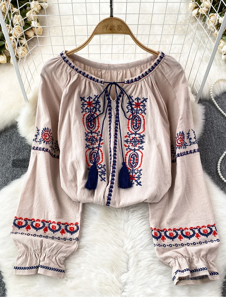 Spring Ethnic Style Retro Heavy Industry Totem Embroidery Tassel Lace Round Neck Puff Sleeve Top Trendy Women Blouse D1590