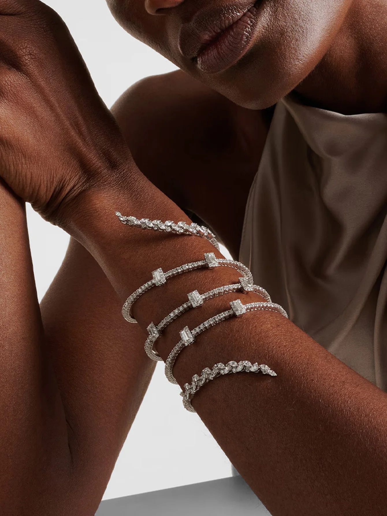 Moda multi-camada pulseira elástica ajustável strass pulseira versátil net celebridade mão jóias acessórios para mulher