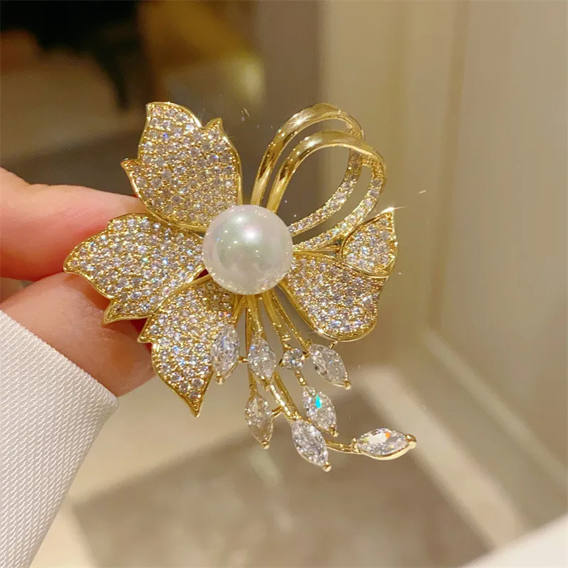 

CC Exquisite Brooches for Women Gold Color Imitation Pearl Flower Shape Sweater Pins Banquet Clothes Pins Scarf Clasp Party B25