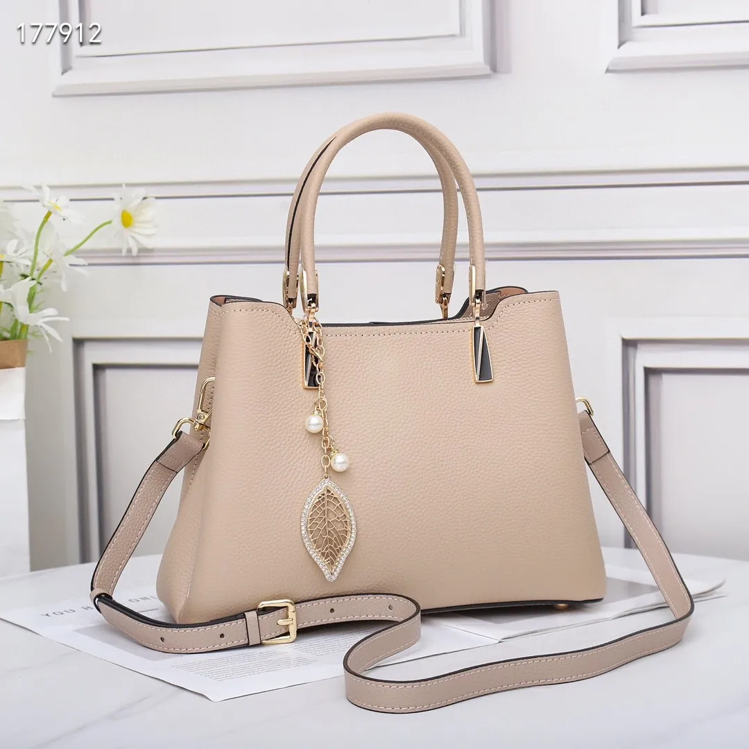 2026 New Ladies Genuine Leather Handbag Young Girls Cow Leather Tote Bag Fashion Ladies Shoulder or Crossbody Bags
