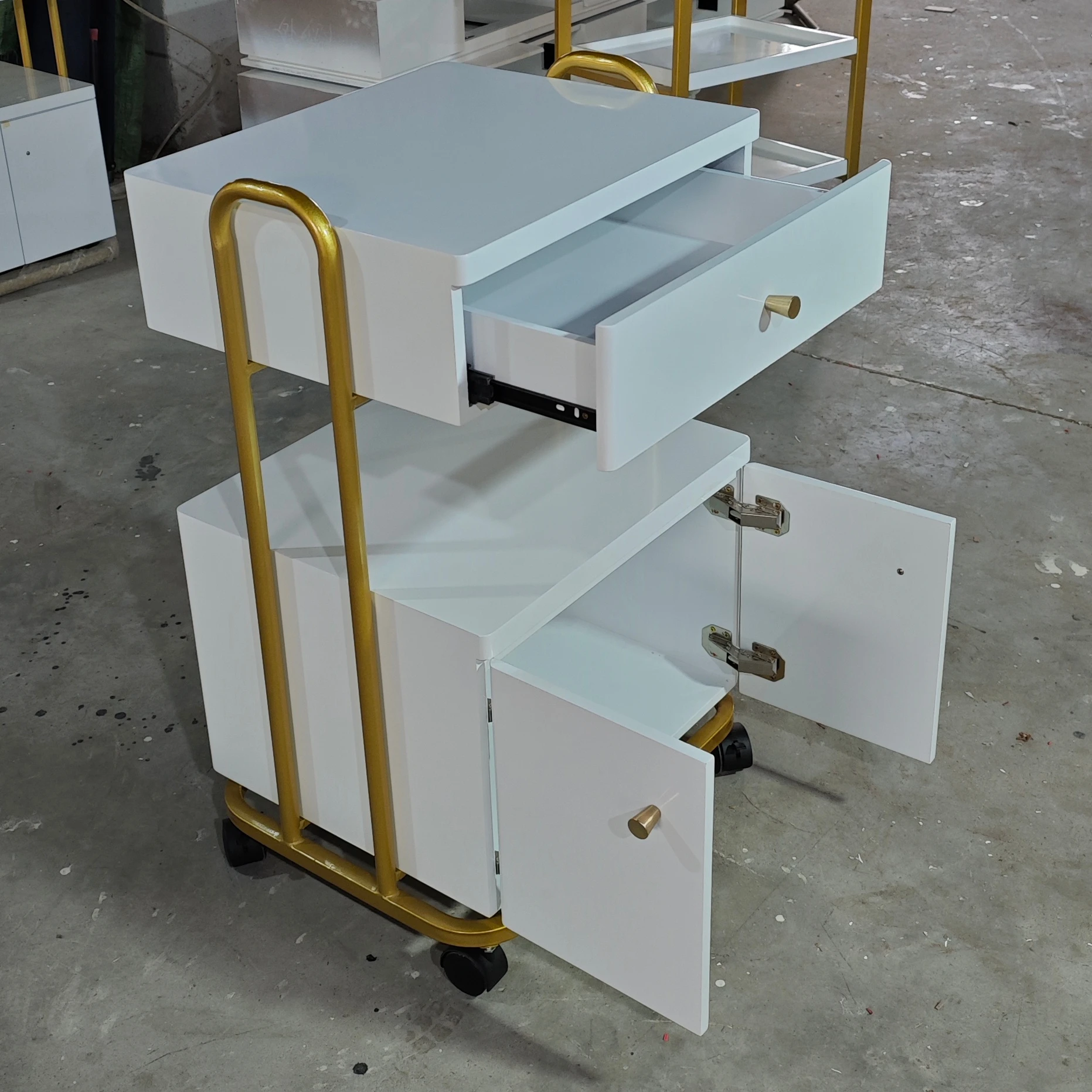 MOQ 1 Modern Design Gold Salon Trolley Pedicure Car Salon Cabinet With Wheels 8 Years Warranty