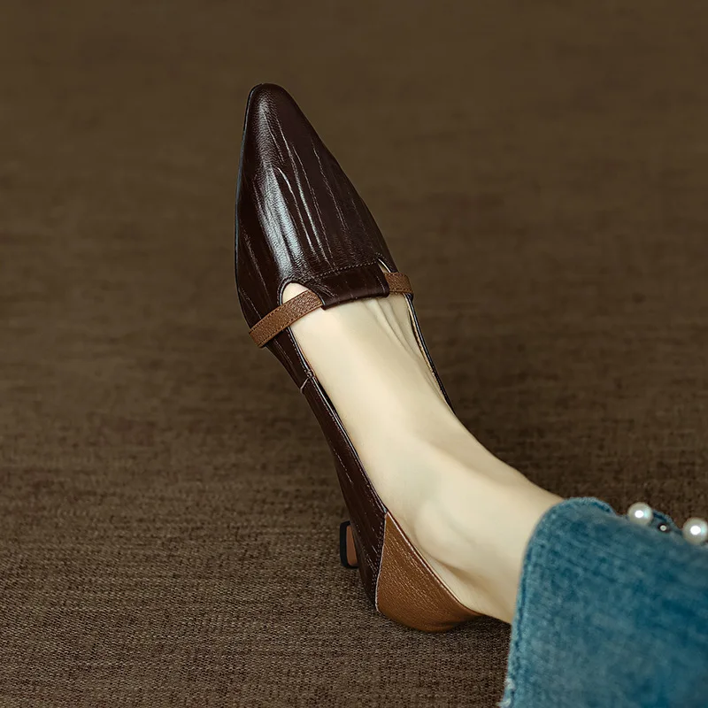 Scarpe singole con tacco basso da donna Scarpe da lavoro da ufficio classiche a punta autunnali con bocca bassa e slip-on retrò con tacco a forma di gatto