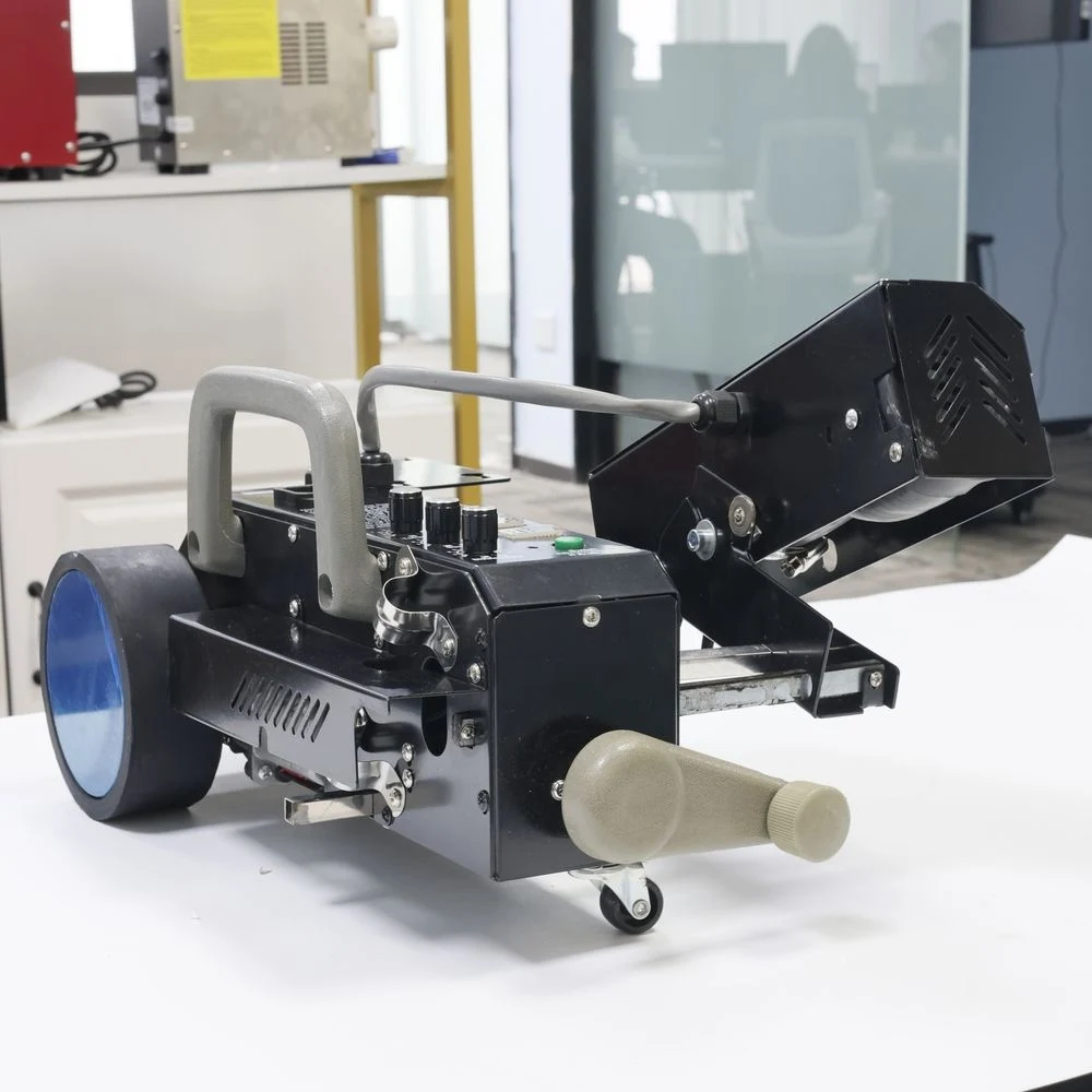Machine à souder automatique pour bannière en PVC LDY-PW1, jointeuse thermique pour tissus plastiques et matériaux fins, nouvelle soudeuse à Air chaud pour bâche