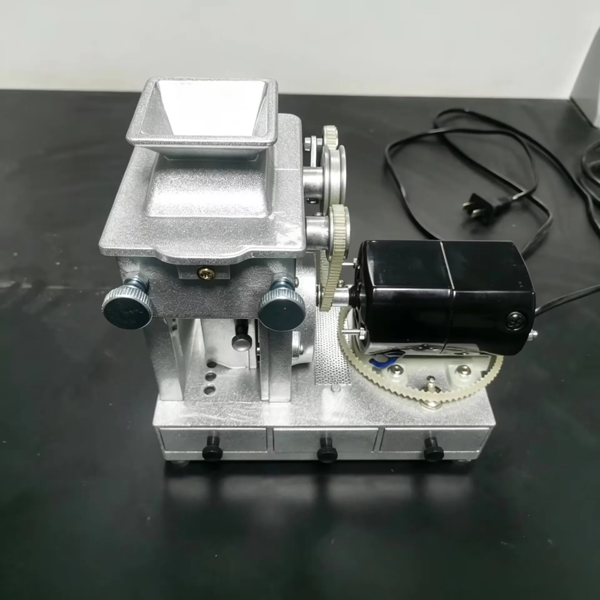 Grain Wheat Peeler Machine Electric Paddy Rice Hulling Machine Brown Rice Making Machine