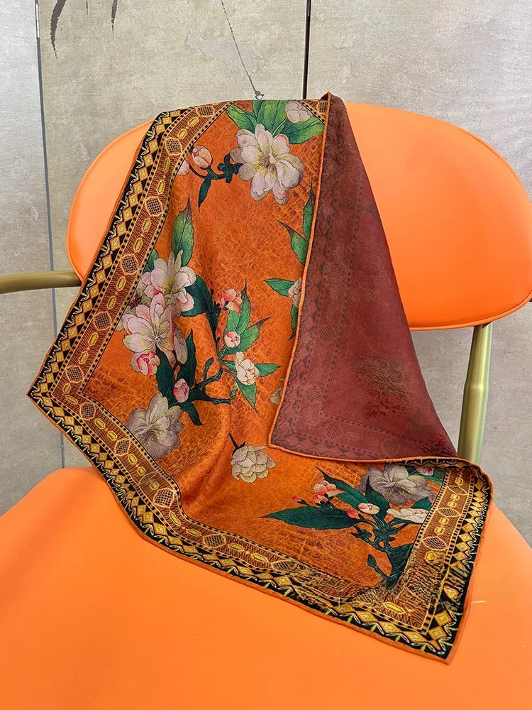 赤い雲柄シルクスクエアスカーフ、花柄デザイン、伝統的なエスニックスタイル、女性用ファッションアクセサリー、長さ52cm、装飾シルクスカーフ