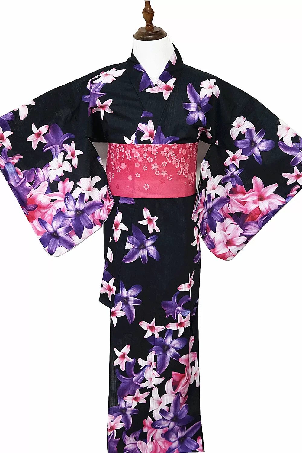Women's Japanese Yukata – Traditional Premium Cotton Kimono with Floral Pattern, Perfect for Travel & Photoshoots