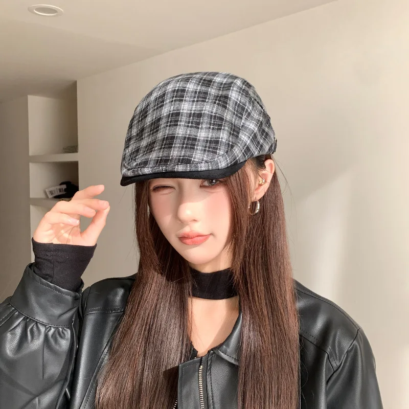 

Retro plaid forward hat versatile beret cap winter warm showing off small caps artistic newsboy painter duckbill hats 4m609