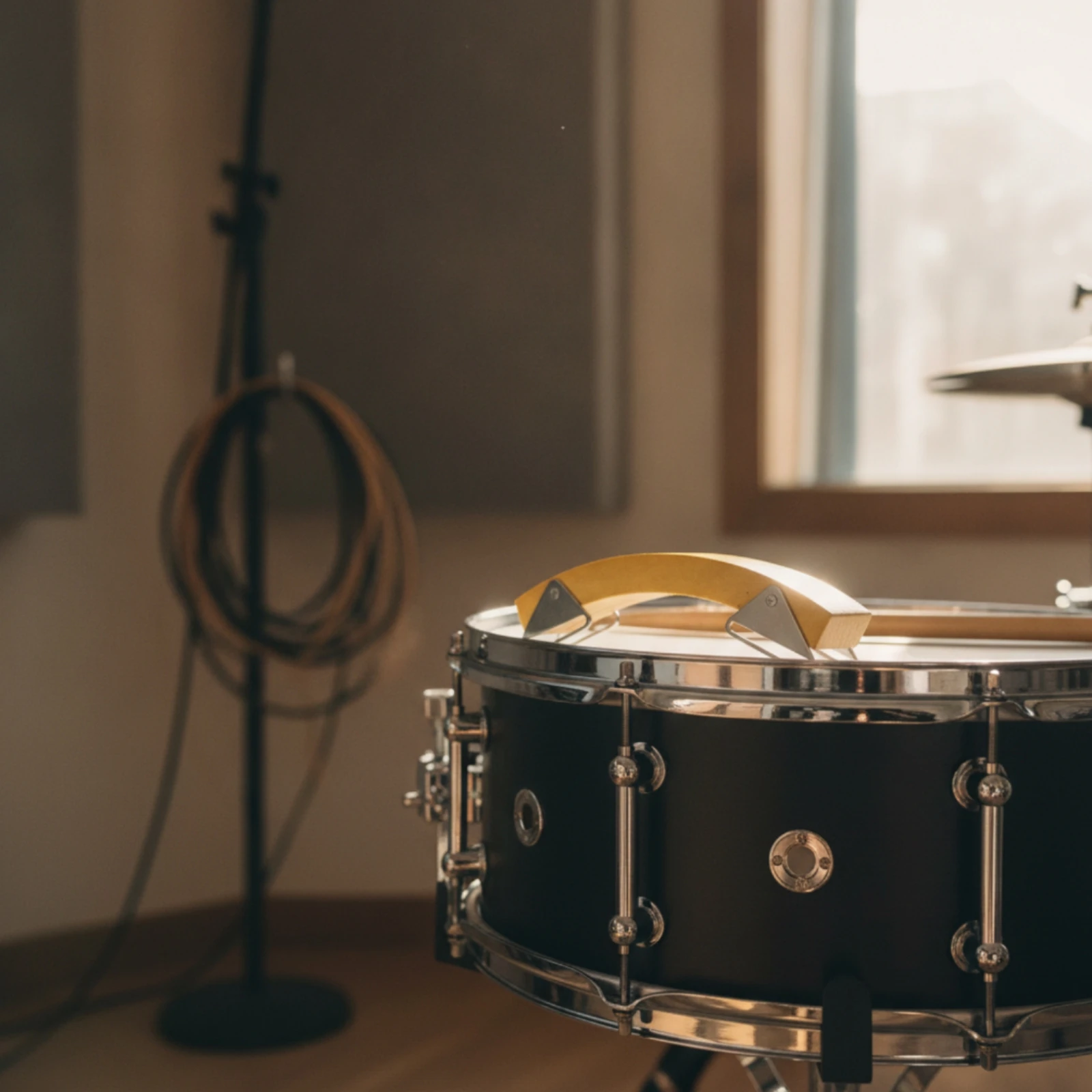 Rim Click Block Arched Snare Drum Rims Riser Block Natural Satin Resonant for Drummers, Recording Studio
