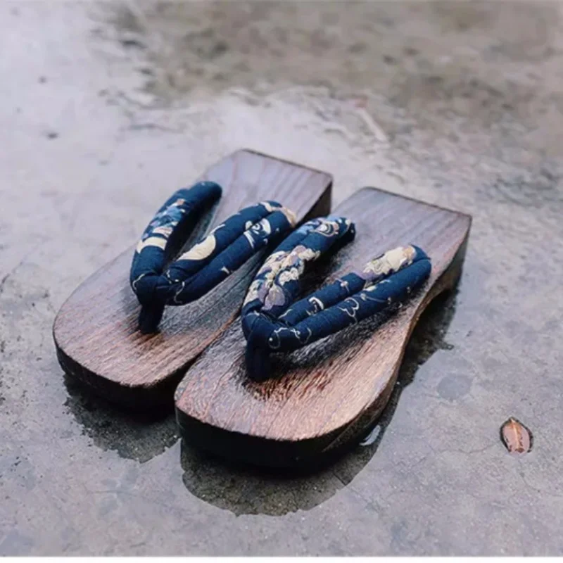 

Japan Style Men's Wooden Slippers Summer Flat Heel Flip Flops Casual Outdoor Beach Slippers Cosplay Shoes Fashion Clogs
