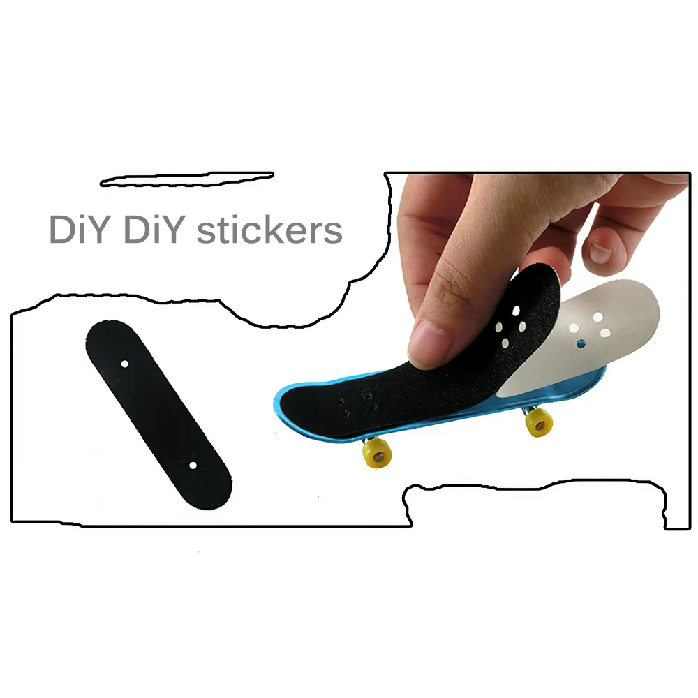 5 pz/set plastica Mini tavola da pattinaggio a dito tavola da tavolo gioco sportivo fai da te tastiera Skateboard regali per adulti bambini modello casuale