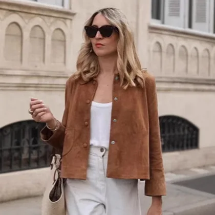 

Коричневая осенняя женская замшевая куртка в стиле ретро с воротником с лацканами и карманами на пуговицах, верхняя одежда для женщин, темпераментное шикарное женское короткое пальто