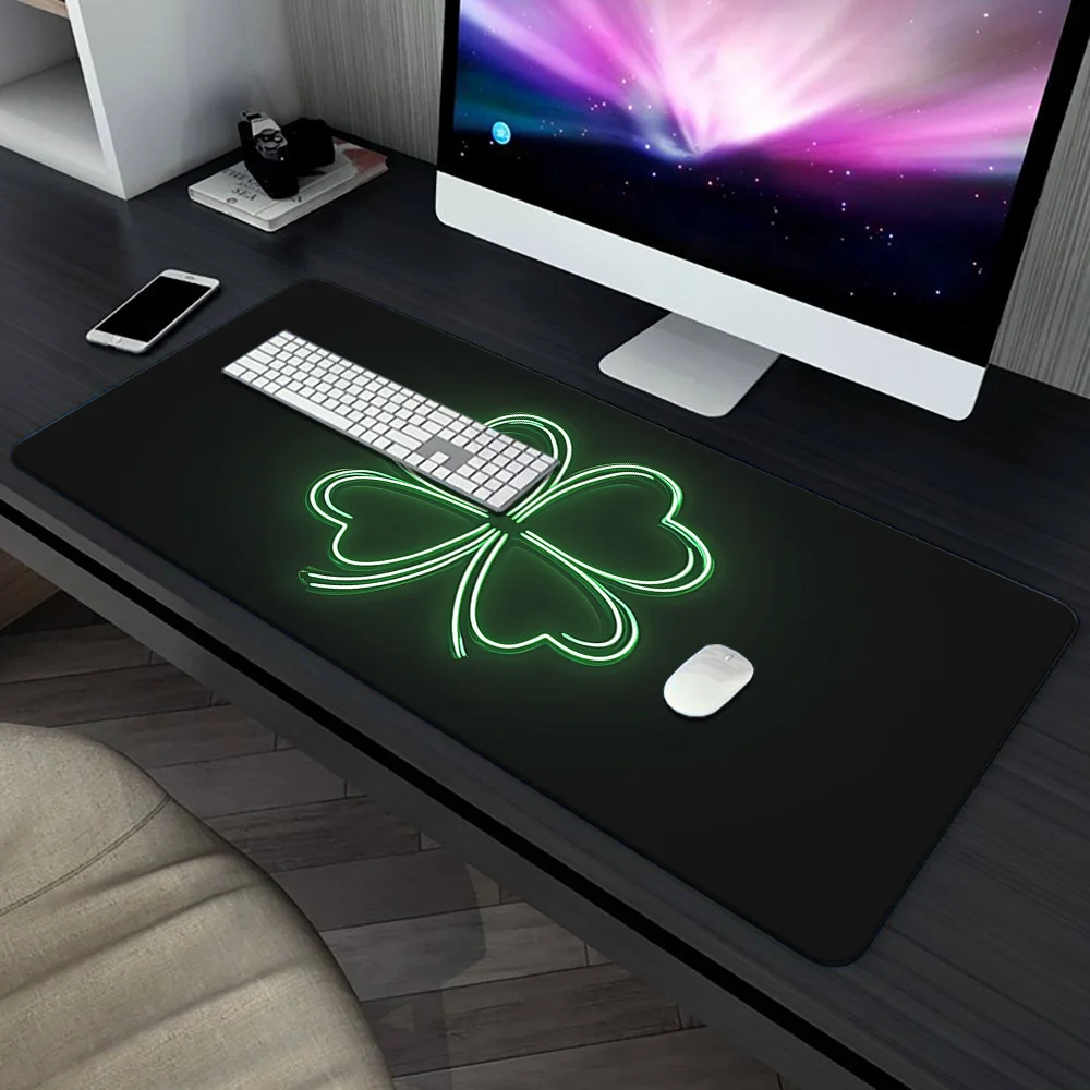 

Luminous Four-Leaf Clover XXL Mouse Pad, Simple Stylish HD Printed Desk Mat, Multifunctional Gaming Pad