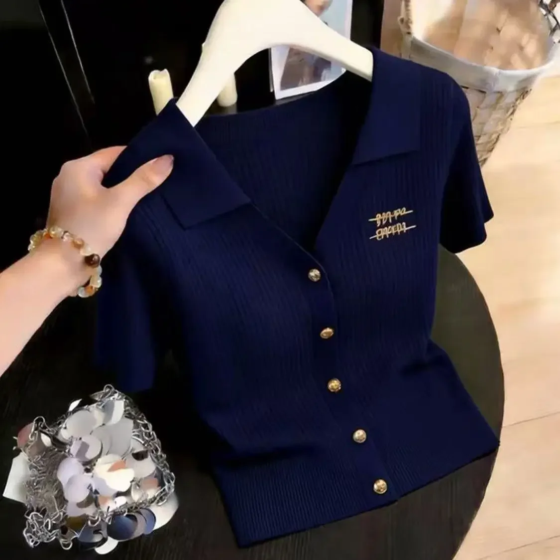 80-200 lbs Passend für Ice Silk Gestreiftes Poloshirt Damen Sommer Slim Fit T-Shirt Goldbesticktes Ein-Knopf-Oberteil Stylische Strickware – Detail 16