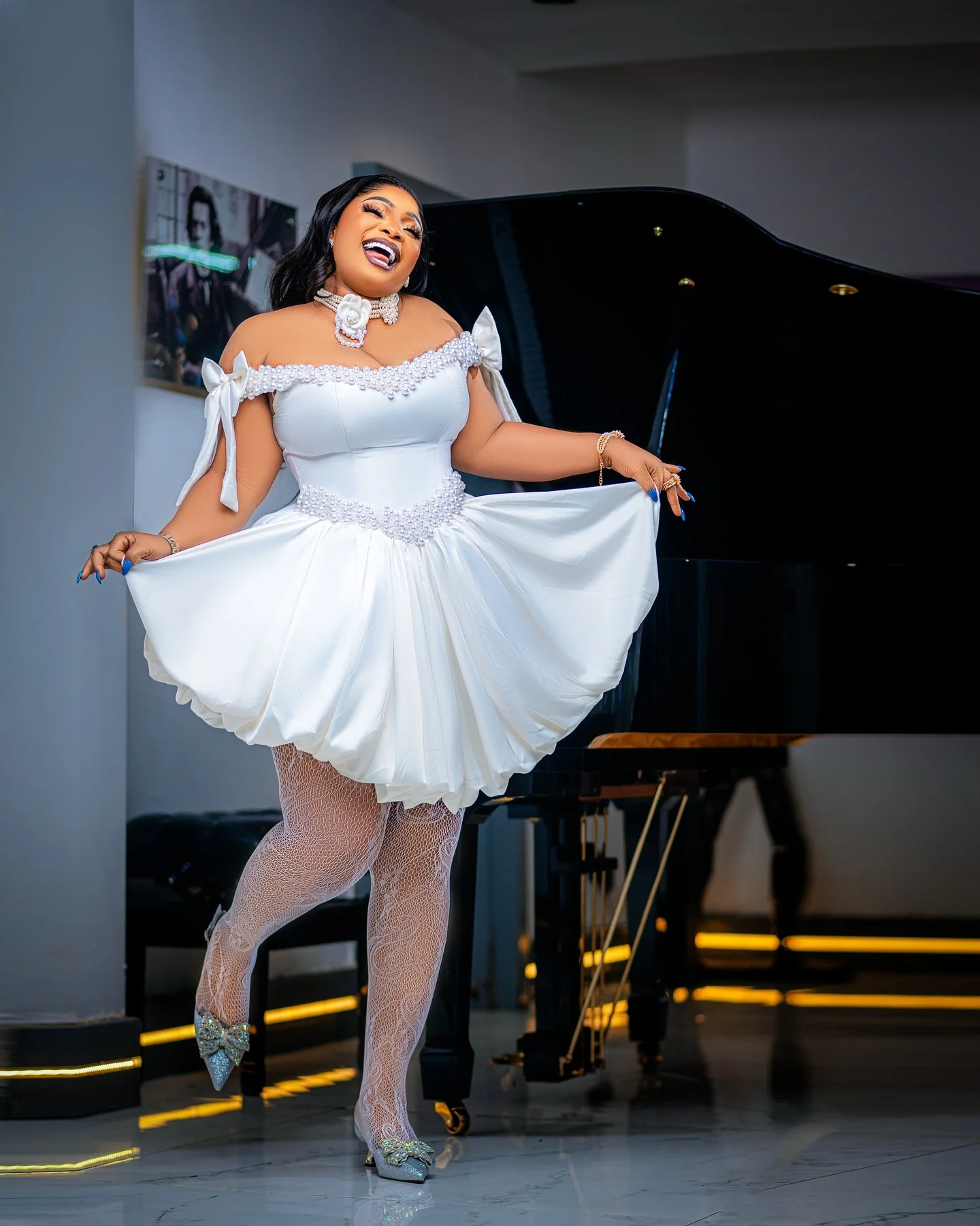 White Off Shoulder Satin Mini Dress Bow Pearl Tight corset Fluffy Wedding Dress Plus Size African Bride Dress Customization