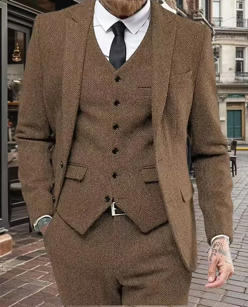 

Tweed Wool Men Suits for Business Casual Formal Three Piece Suit Burgundy Lapel Tuxedos for Stage Costume Banquet