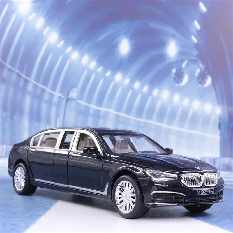 1:24 BMW 760 Alta Simulazione Pressofuso In Lega di Metallo Modello di auto Suono Luce Tirare Indietro Collezione Giocattolo Per Bambini Regali