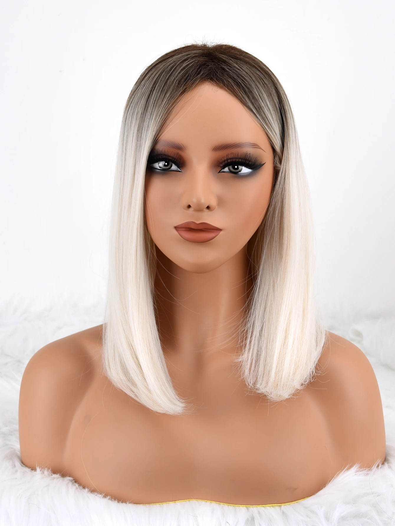 

Brown Blonde Ombre Synthetic Wigs Short Straight Bob Wigs for Women Middle Part Lolita Cosplay Natural Hair Heat Resistant Fiber