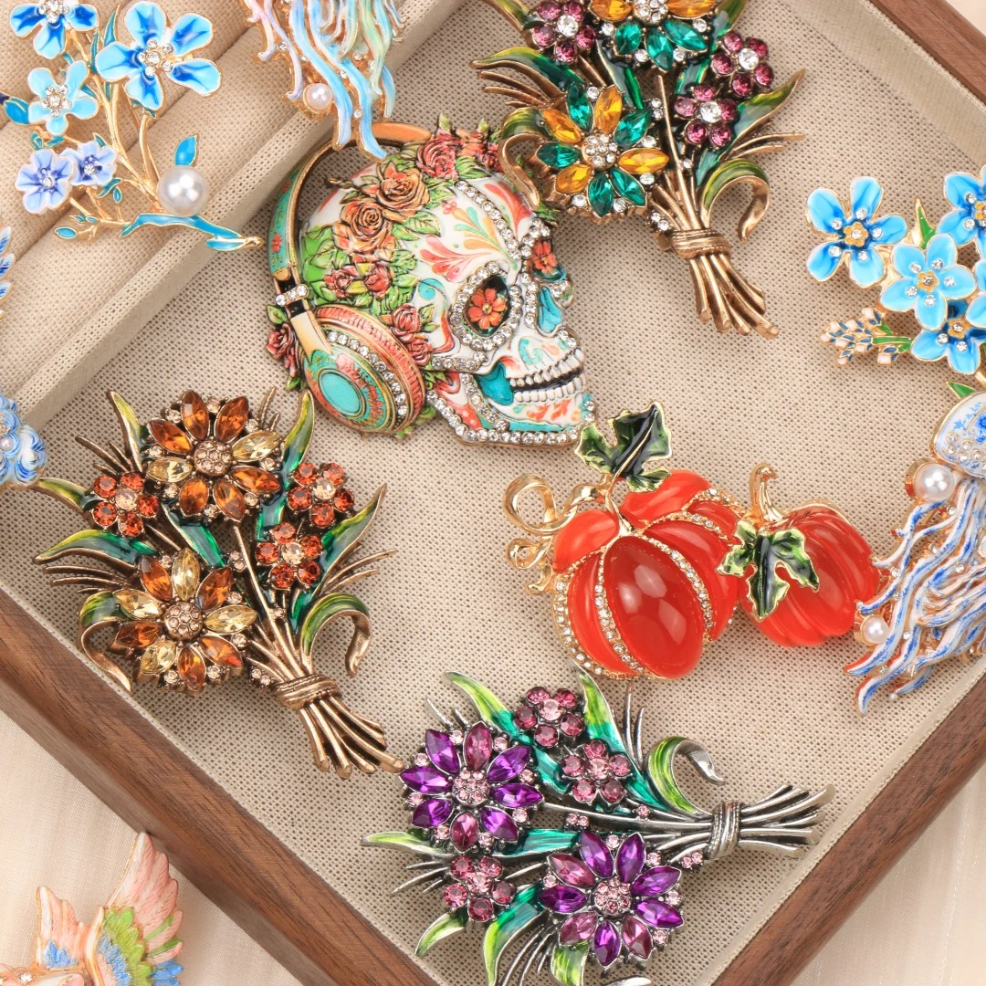 Vintage Enamel Rhinestone Brooch Multi Flower Bouquet Skull Jellyfish Angel Pumpkin Lapel Pin Fashion Women Costume JewelryParty