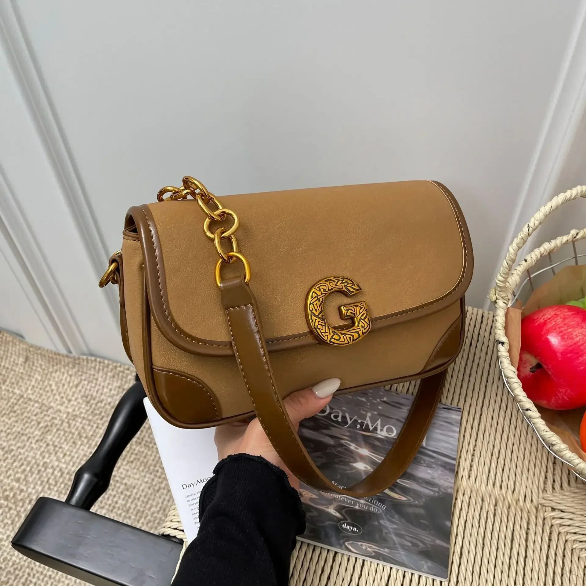 

Women's Retro Minimalist Chain Bag - Elegant Matte Small Square Crossbody Shoulder Bag Luxury Versatile Style