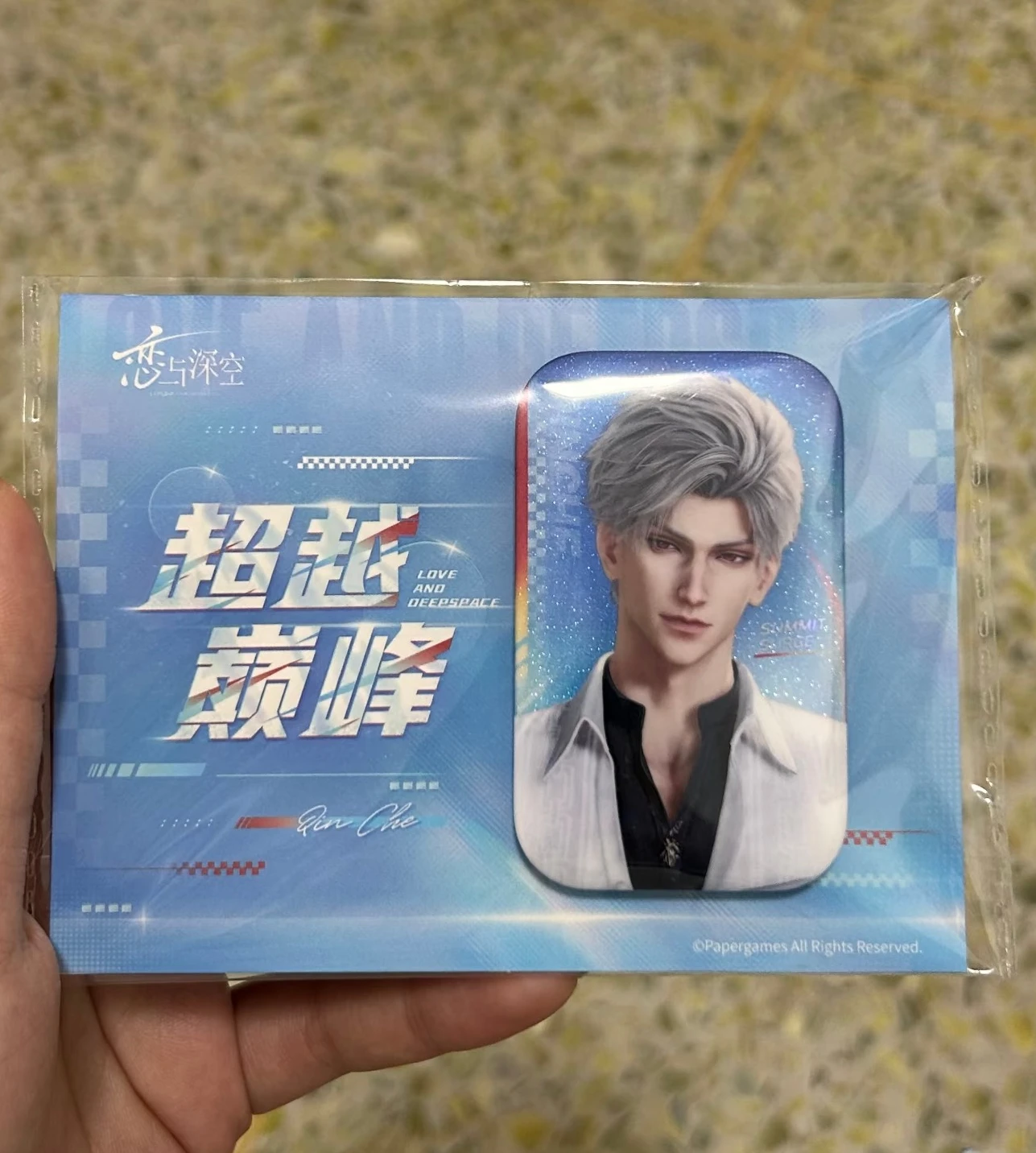 Officieel op voorraad Love and Deepspace Wander in Wonder Sylus Roterende standaard Paspoorthouder Badge Bagagelabel Kaarthanger