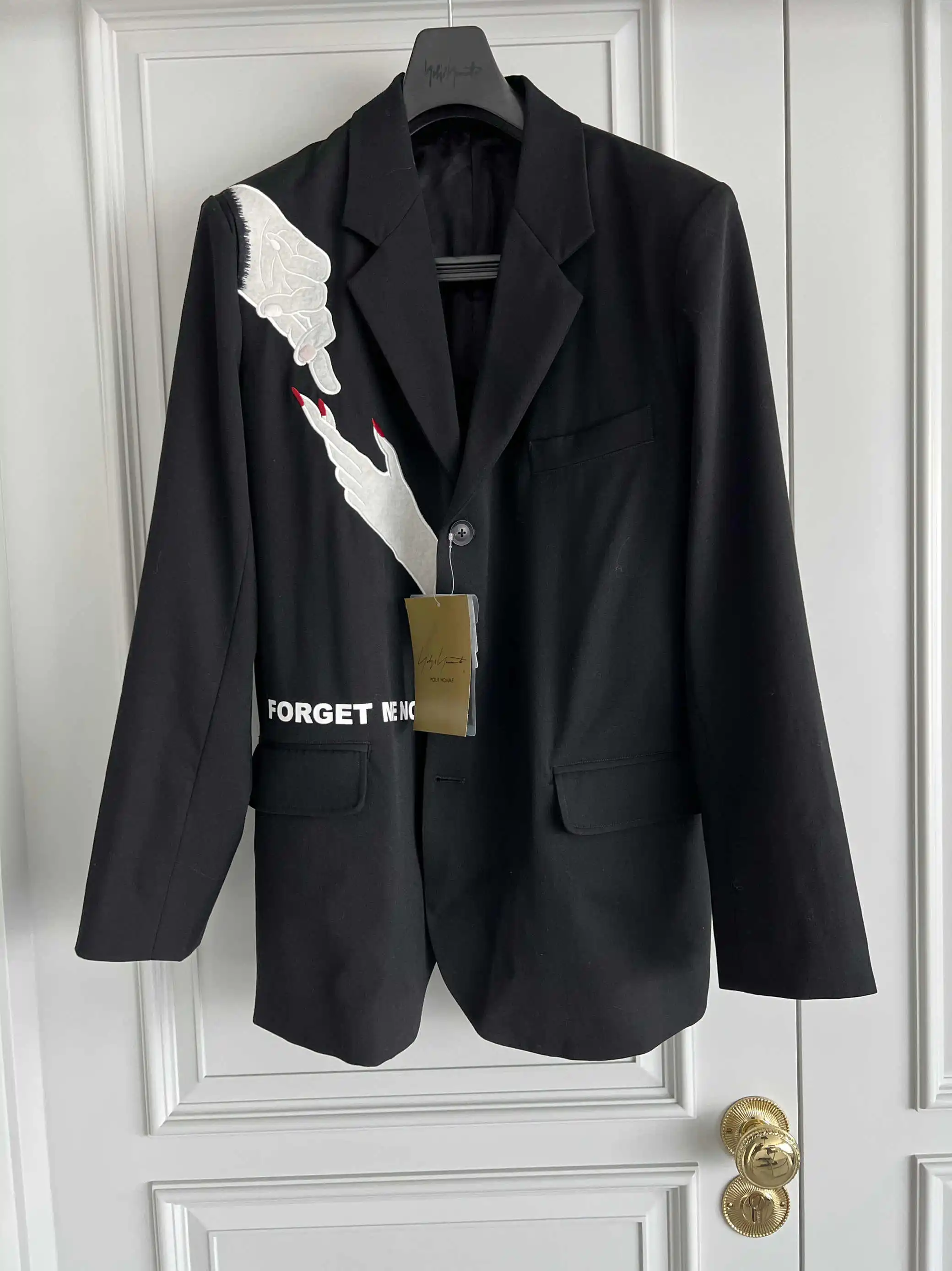 

TOP-YAMAMOTO's original design velvet hand-held printed suit at the Paris show
