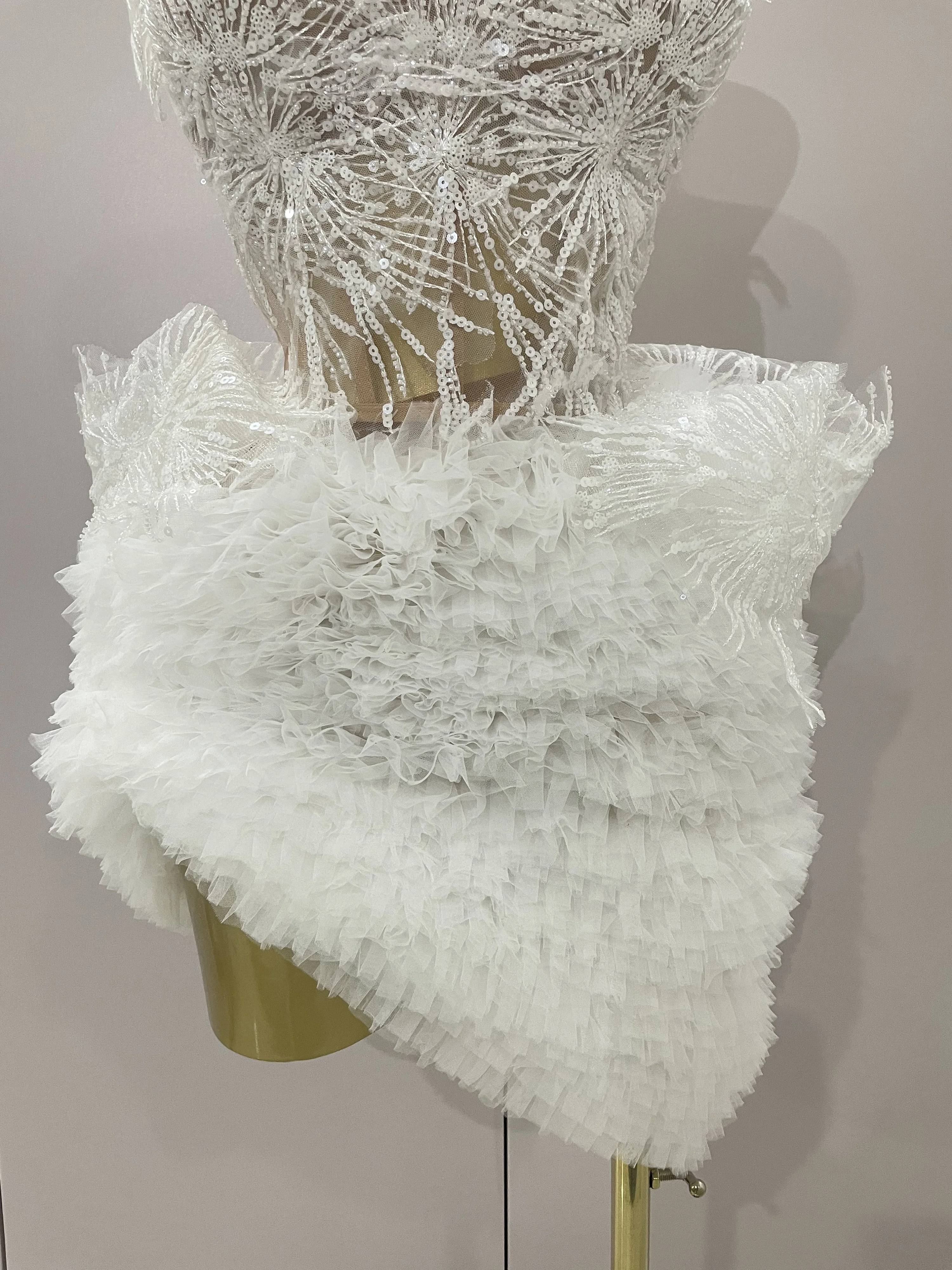 Estoque sexy renda branca sem alças topos babados mini saia 2 pçs conjunto feminino festa à noite boate cantor palco desempenho traje