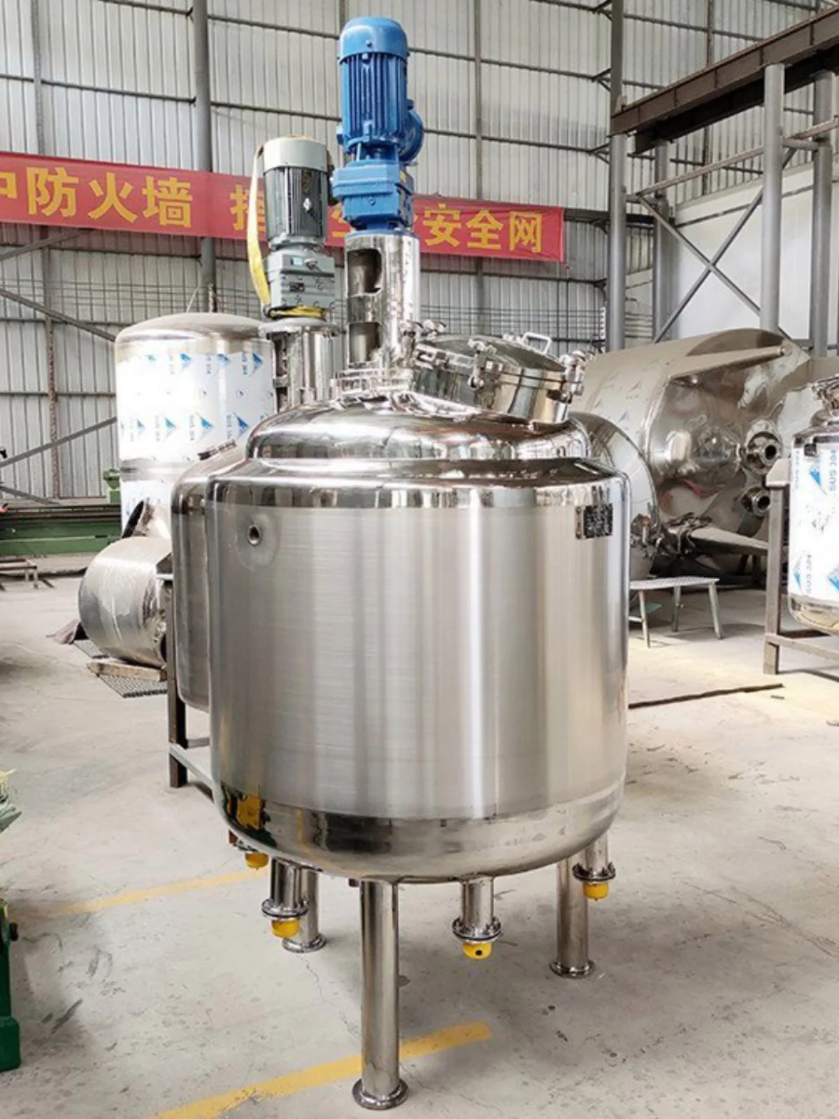 Food hygiene grade electric heating stainless steel stirring tank vertical mixing liquid tank liquid mixing vacuum stirring tank