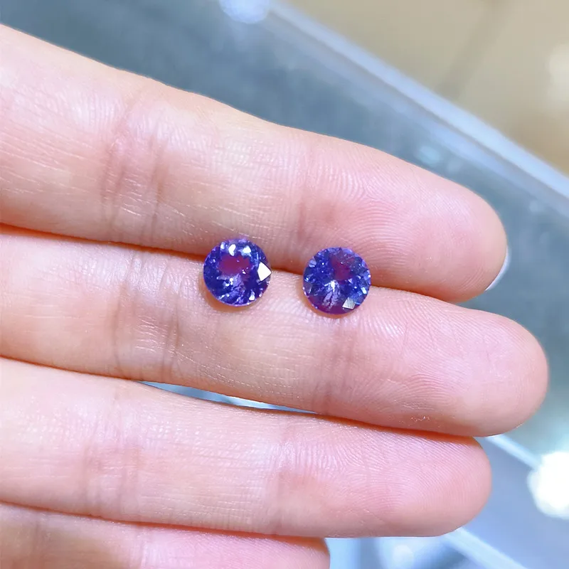 

Natural Tanzanite bare stone ring surface single grain specifications: 7*7mm