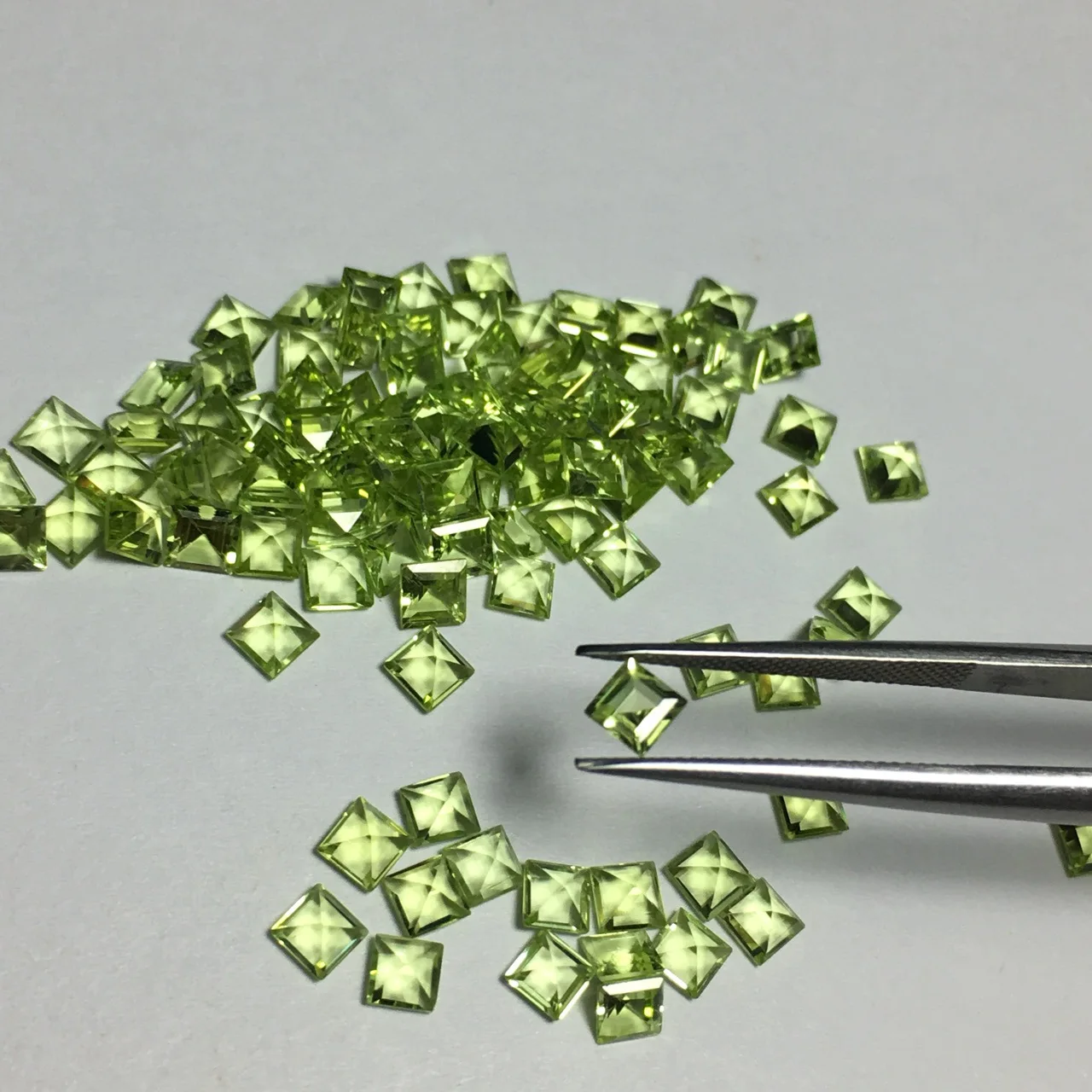 

3x3 мм небольшой размер натуральный перидот оливиновый квадратный огранка свободные драгоценные камни