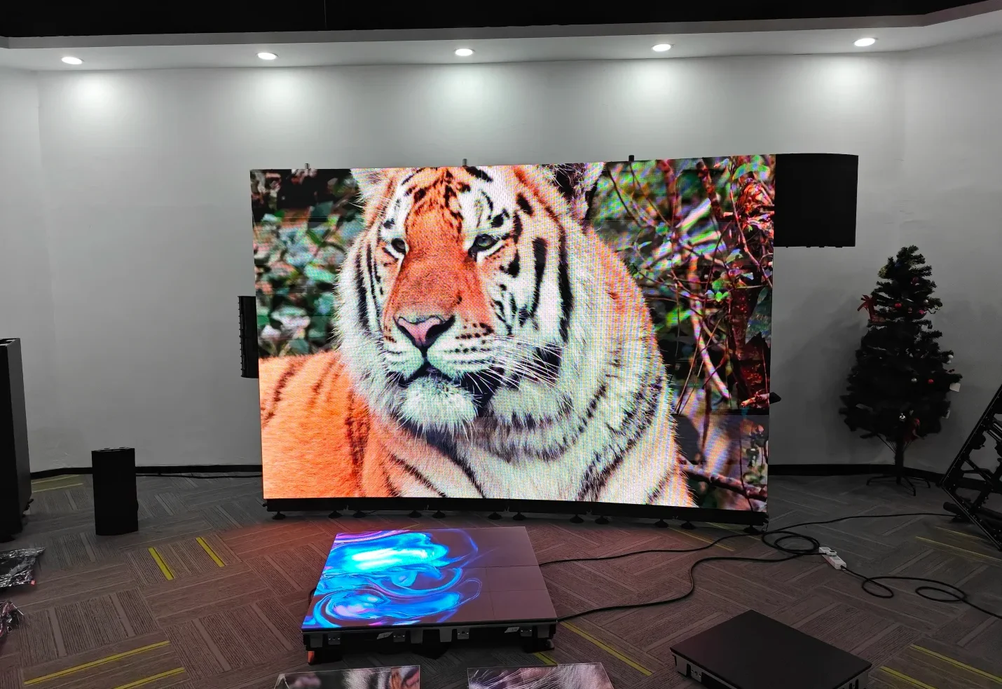 Safe Reliable P2.5 Indoor LED Display Screen for Concert Stage Rental 2.5mm Pixel with  Function for Exhibition Halls.