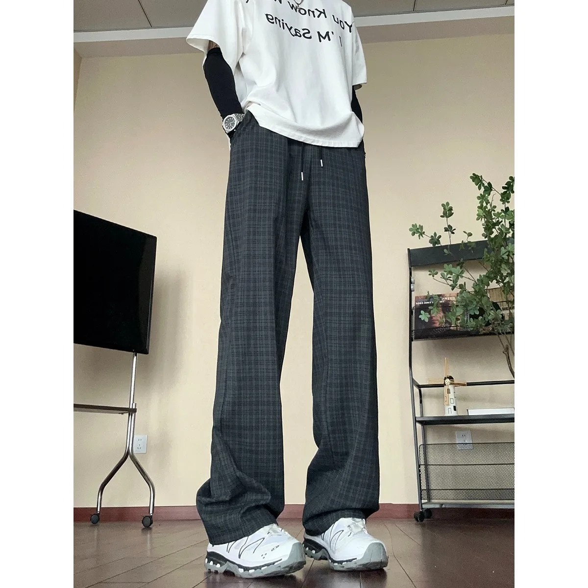 Lightweight and breathable checkered pants, long pants for spring and autumn casual wear, versatile for couples, retro and loose