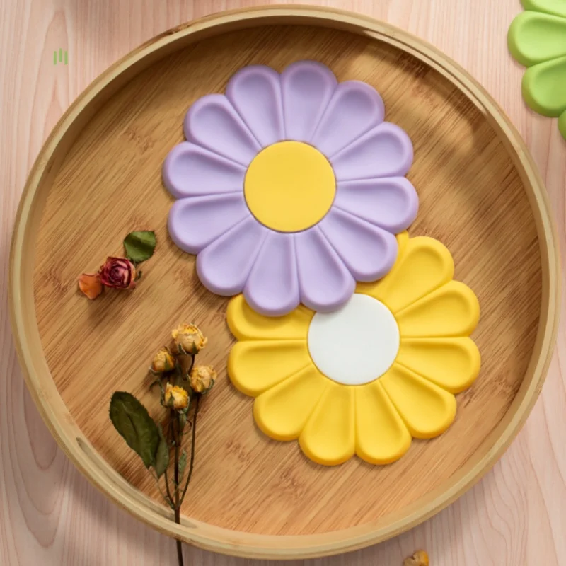 

Flower Silicone Coasters Creative Daisy Household Heat Insulation Thickened Oil Anti-scald Dish Mats Kitchen Useful Novelties