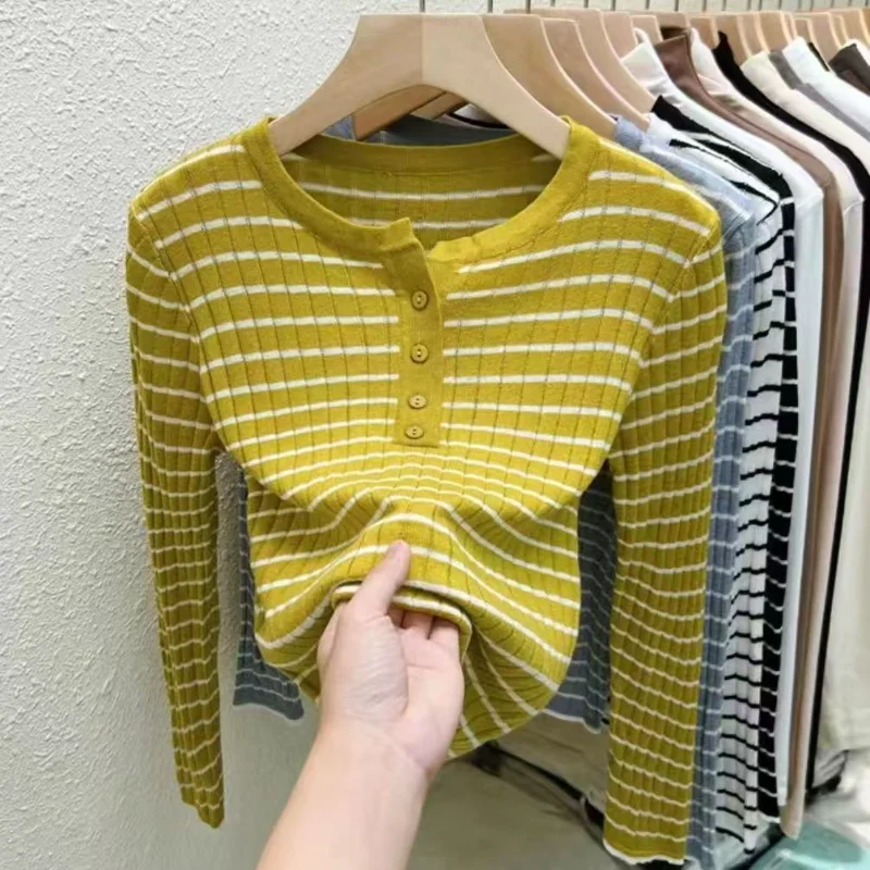 

Round Neck Long-sleeved Base Shirt Striped Knitted Sweater for Women Autumn Winter New Style Tops
