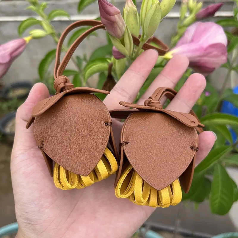 

PU Leather Flower Shaped Bag Pendant Charm Leather Rope Flower Bags Pendant Keychain Hand Rope Gift