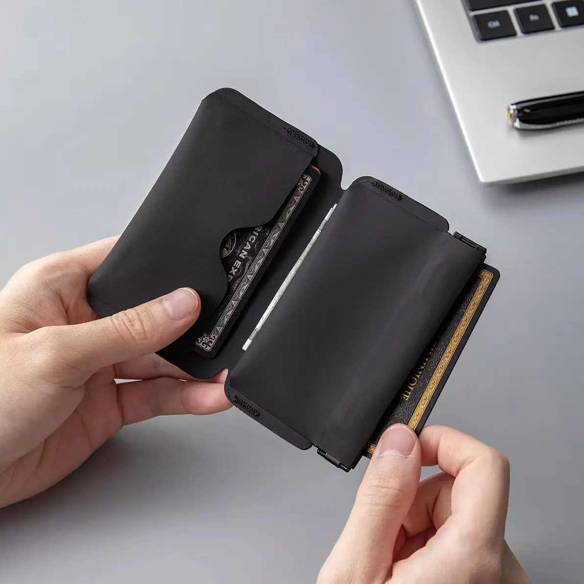 Portable Ultra-light ID Business Card Holder Mini Folding Wallet Multiofunctional Magnetic Buckel Coin Purse EDC Pouch